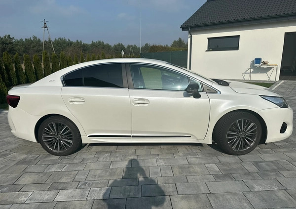 Toyota Avensis cena 65000 przebieg: 112189, rok produkcji 2017 z Piła małe 172